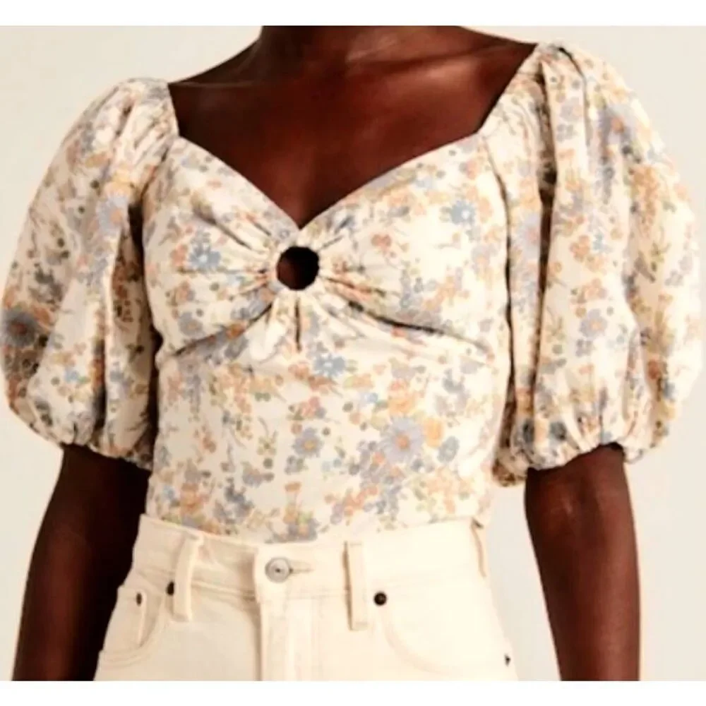 Abercrombie & Fitch Blouse Women's XS Ivory Floral Puff Sleeve Crop Peephole